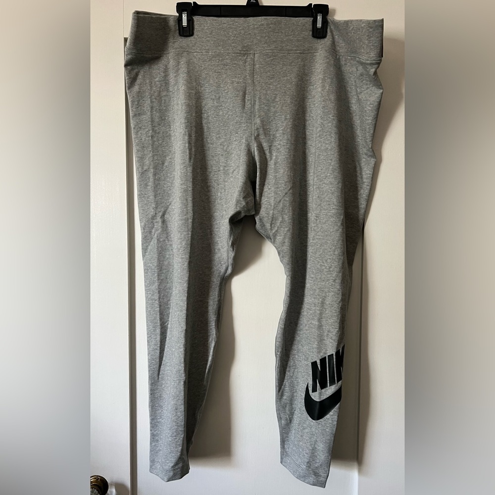 Nike DB6052 Women's Sportswear Leg-a-See - Size 3X